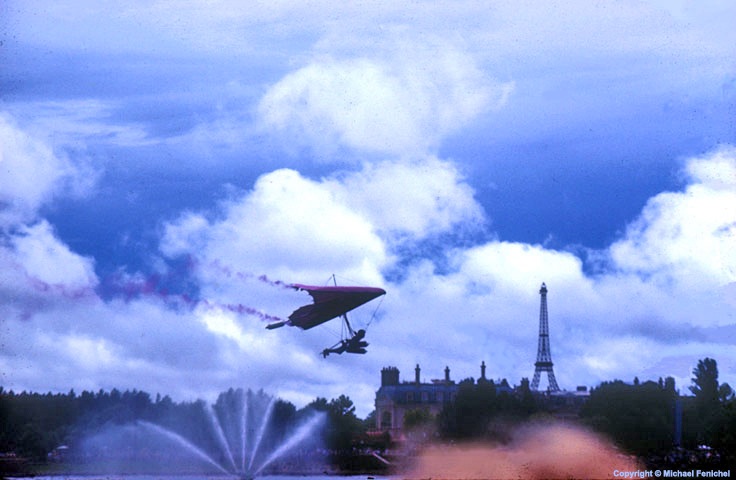 [Hang Gliding - Tour d'Eiffel]