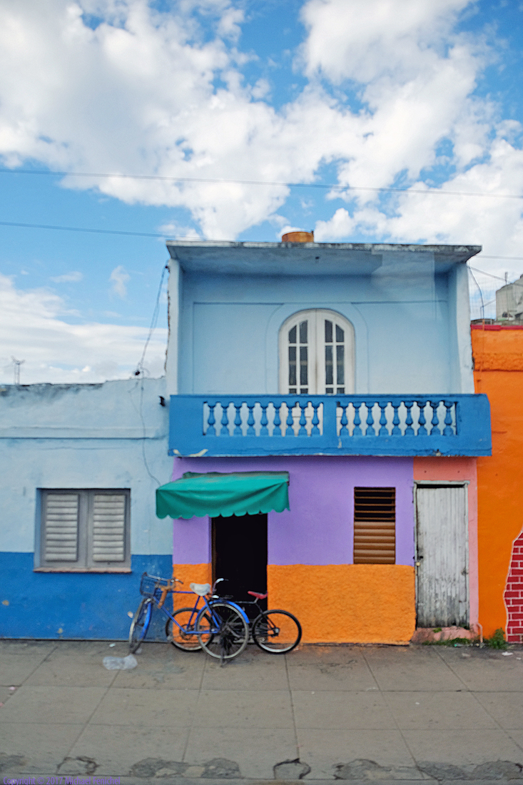 [Colorful home and bicyles - Santa Clara]