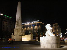 [Dam Monument at Night]