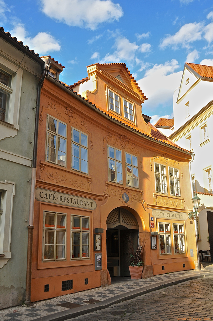 [Cafe and Blue SKies in Malá Strana]