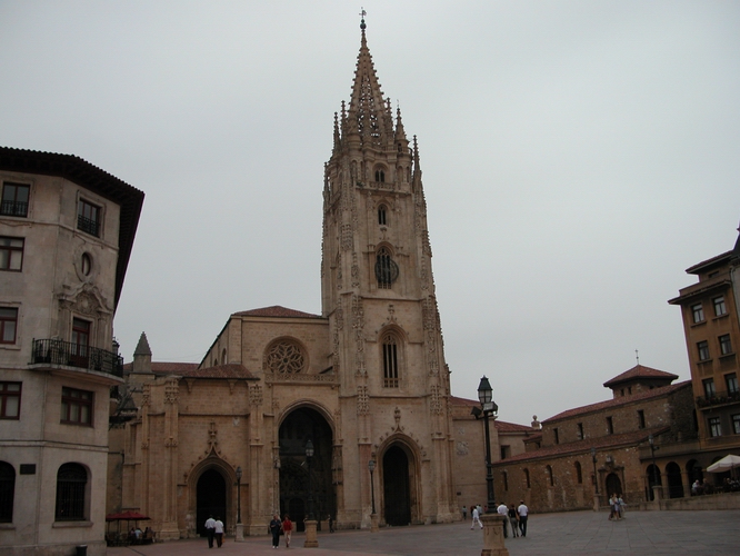 [Catedral Oviedo and Square]