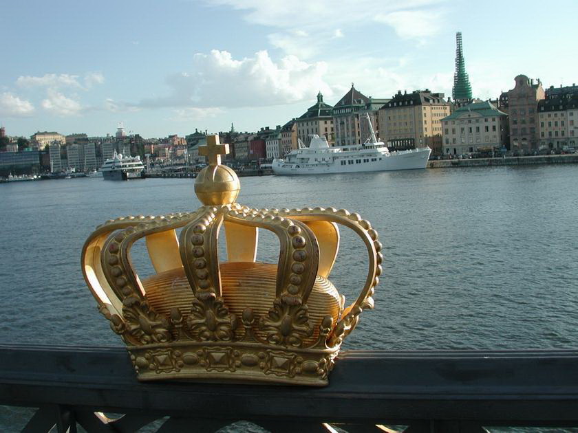 [Royal Swedish Crown - on bridge]